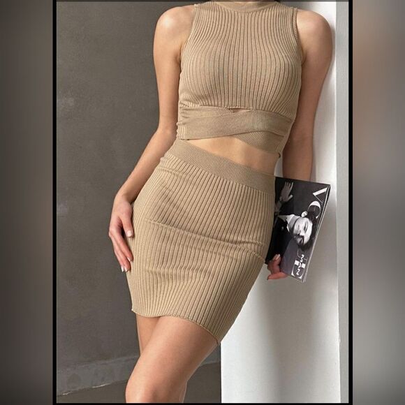 New two piece crop top skirt set. Size Large. NWT - Picture 1 of 14